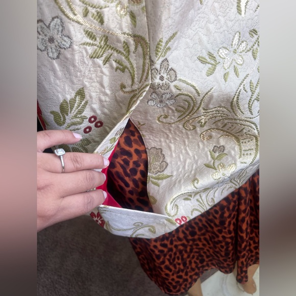 Apostrophe Luxury Is A State Of Mind coat - Picture 5 of 7